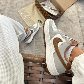 Tênis Nike LV Premium