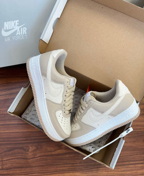 NIKE AIR FORCE F1 AREIA - (Edição Limitada)